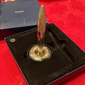 BROOKSTONE DONUT PEN BALL POINT PEN WITH CHROME PEN HOLDER